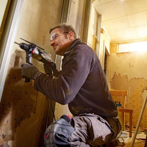 Kézifúró Bosch Advence 900W