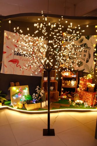 Holzdekoration mit 600 LED konstant warmem Licht, 250 cm