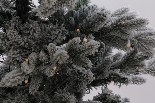 Künstlicher Kiefernhoff mit LED-Leuchten, 210 c