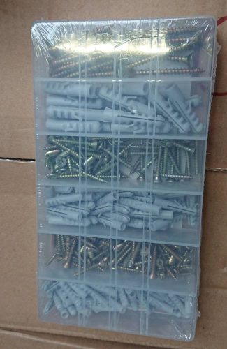 CSAVAR ÉS TIPLI SZETT TARTÓVAL 248 DB-OS KINZO